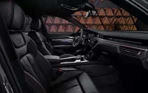   Audi Q8 55 e-tron quattro - 2022