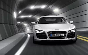   Audi R8 V10 - 2012