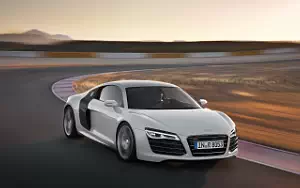   Audi R8 V10 - 2012