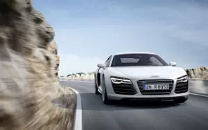   Audi R8 V10 - 2012