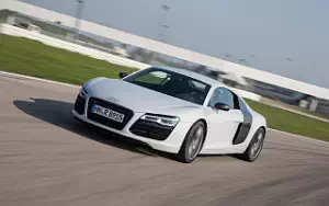   Audi R8 V8 Coupe - 2012