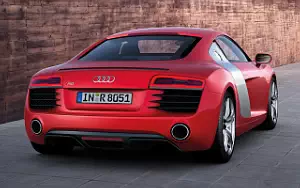   Audi R8 - 2012