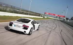   Audi R8 V8 Coupe - 2014