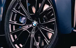   BMW 750i xDrive M Sport UK-spec - 2019