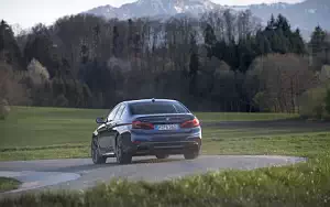   BMW M550i xDrive Sedan - 2017