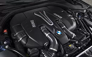   BMW M550i xDrive Sedan - 2017
