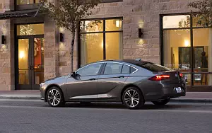  Buick Regal Sportback - 2017