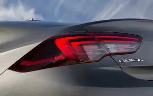   Buick Regal Sportback - 2017