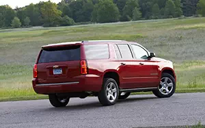   Chevrolet Suburban LTZ - 2015