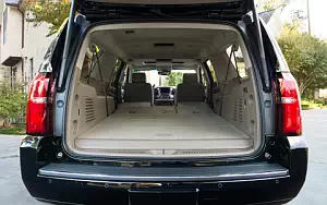   Chevrolet Suburban LTZ - 2017