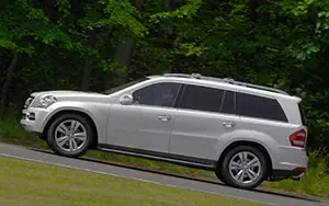   Mercedes-Benz GL350 BlueTEC US-spec - 2010