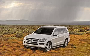   Mercedes-Benz GL350 BlueTEC US-spec - 2013