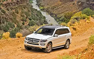   Mercedes-Benz GL350 BlueTEC US-spec - 2013