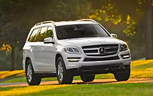   Mercedes-Benz GL350 BlueTEC US-spec - 2013