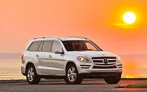   Mercedes-Benz GL350 BlueTEC US-spec - 2013