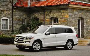   Mercedes-Benz GL350 BlueTEC US-spec - 2013