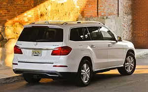   Mercedes-Benz GL350 BlueTEC US-spec - 2013