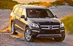   Mercedes-Benz GL450 US-spec - 2013
