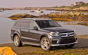   Mercedes-Benz GL550 AMG Sports Package US-spec - 2013