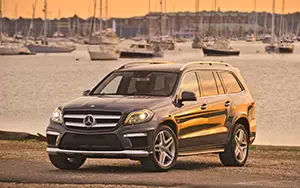   Mercedes-Benz GL550 AMG Sports Package US-spec - 2013