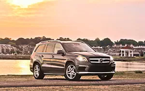   Mercedes-Benz GL550 AMG Sports Package US-spec - 2013