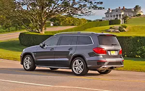   Mercedes-Benz GL550 AMG Sports Package US-spec - 2013