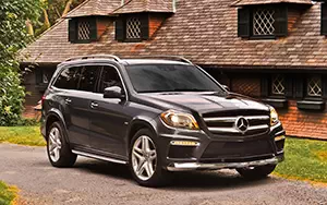   Mercedes-Benz GL550 AMG Sports Package US-spec - 2013