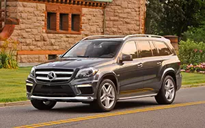   Mercedes-Benz GL550 AMG Sports Package US-spec - 2013