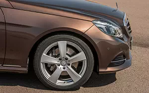   Mercedes-Benz E300 BlueTEC HYBRID - 2013