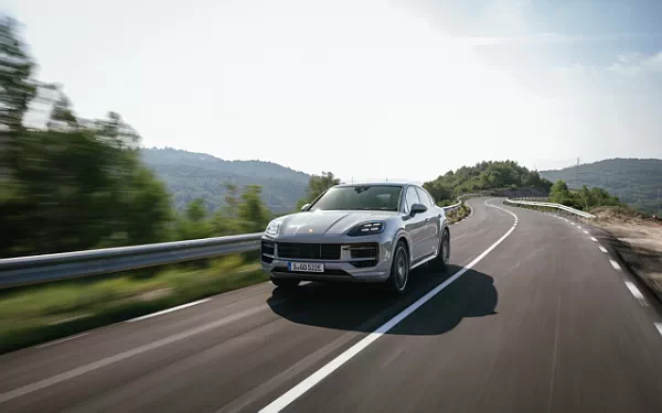 ���� ���������� Porsche Cayenne S E-Hybrid Coupe SportDesign Package - 2023