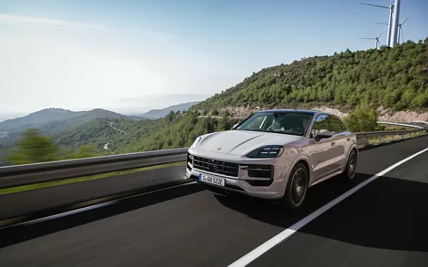 ���� ���������� Porsche Cayenne S E-Hybrid Coupe SportDesign Package - 2023
