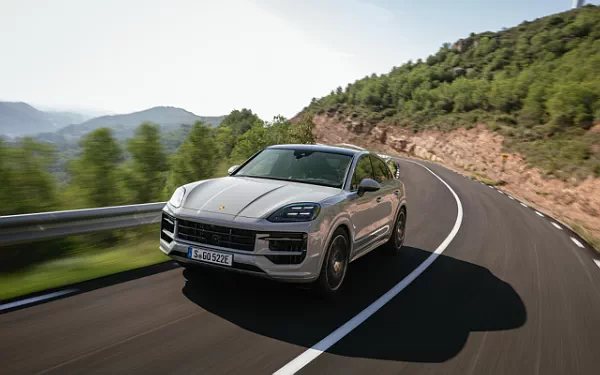 ���� ���������� Porsche Cayenne S E-Hybrid Coupe SportDesign Package - 2023