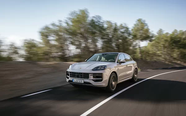 ���� ���������� Porsche Cayenne S E-Hybrid Coupe SportDesign Package - 2023