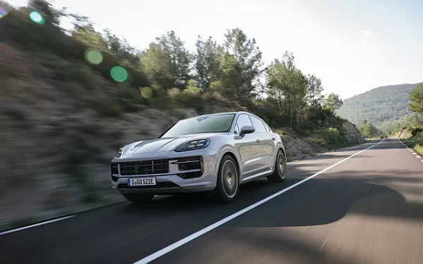 ���� ���������� Porsche Cayenne S E-Hybrid Coupe SportDesign Package - 2023