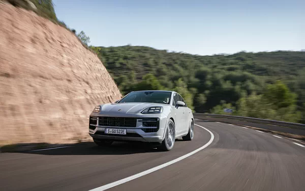 ���� ���������� Porsche Cayenne S E-Hybrid Coupe SportDesign Package - 2023