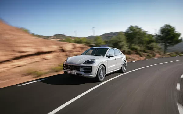 ���� ���������� Porsche Cayenne S E-Hybrid Coupe SportDesign Package - 2023