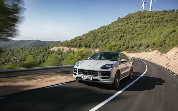 ���� ���������� Porsche Cayenne S E-Hybrid Coupe SportDesign Package - 2023