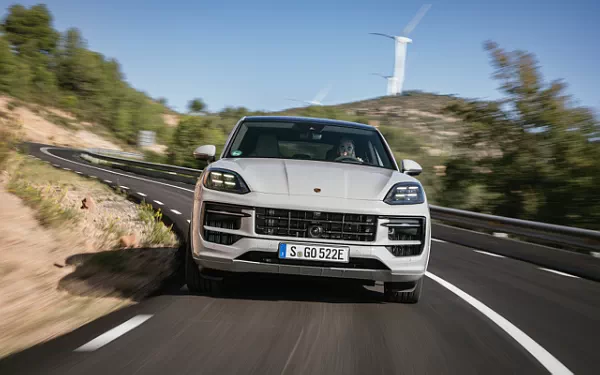 ���� ���������� Porsche Cayenne S E-Hybrid Coupe SportDesign Package - 2023