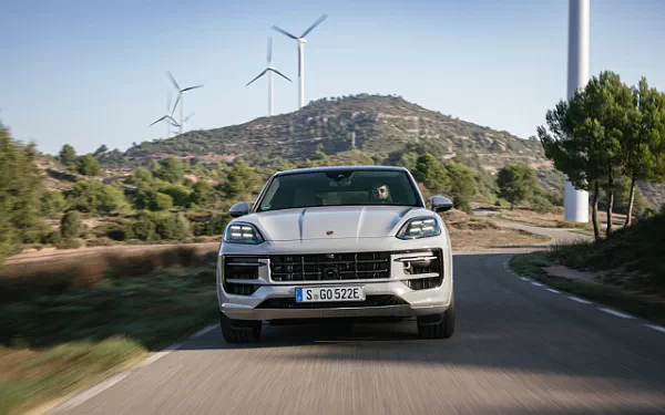 ���� ���������� Porsche Cayenne S E-Hybrid Coupe SportDesign Package - 2023