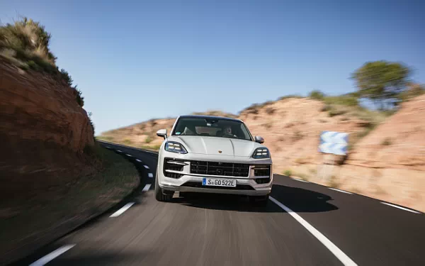 ���� ���������� Porsche Cayenne S E-Hybrid Coupe SportDesign Package - 2023