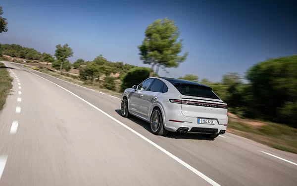 ���� ���������� Porsche Cayenne S E-Hybrid Coupe SportDesign Package - 2023