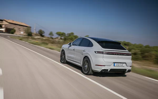 ���� ���������� Porsche Cayenne S E-Hybrid Coupe SportDesign Package - 2023