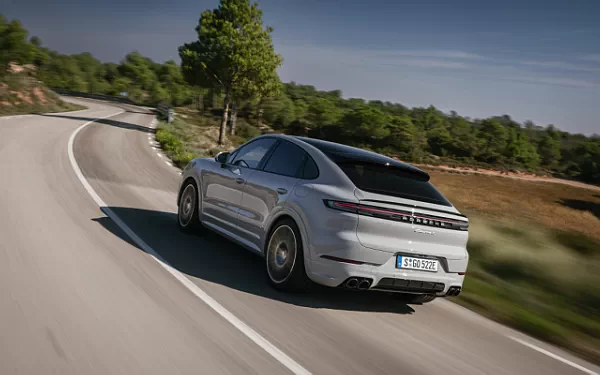 ���� ���������� Porsche Cayenne S E-Hybrid Coupe SportDesign Package - 2023