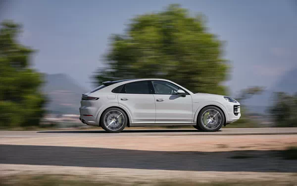 ���� ���������� Porsche Cayenne S E-Hybrid Coupe SportDesign Package - 2023