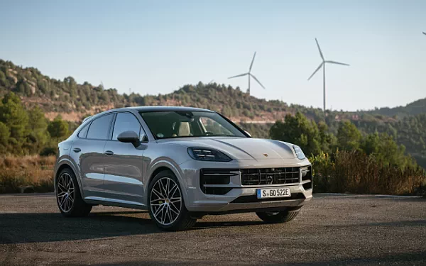 ���� ���������� Porsche Cayenne S E-Hybrid Coupe SportDesign Package - 2023