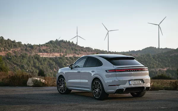 ���� ���������� Porsche Cayenne S E-Hybrid Coupe SportDesign Package - 2023