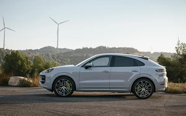 ���� ���������� Porsche Cayenne S E-Hybrid Coupe SportDesign Package - 2023