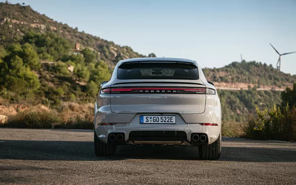 ���� ���������� Porsche Cayenne S E-Hybrid Coupe SportDesign Package - 2023