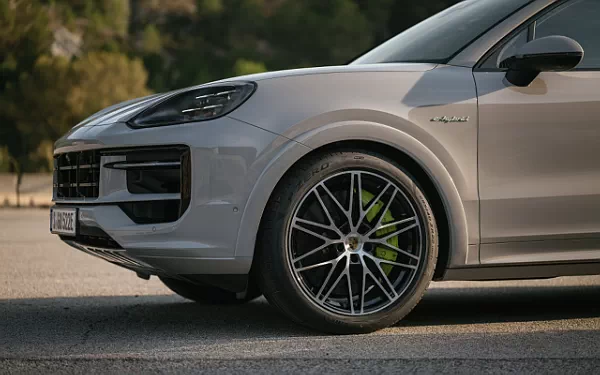 ���� ���������� Porsche Cayenne S E-Hybrid Coupe SportDesign Package - 2023