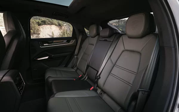 ���� ���������� Porsche Cayenne S E-Hybrid Coupe SportDesign Package - 2023